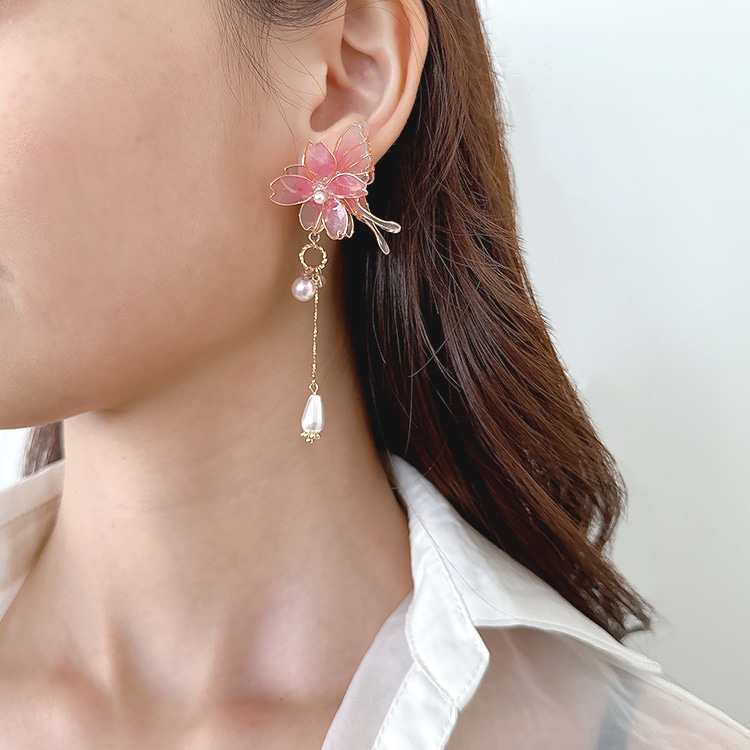 レジンで作る 桜と蝶のイヤリング | ビーズ・パーツなどのハンドメイド
