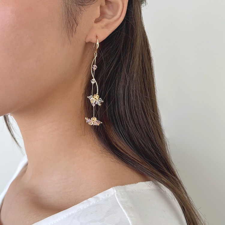 きらめきフラワーピアス | ビーズ・パーツなどのハンドメイドパーツ