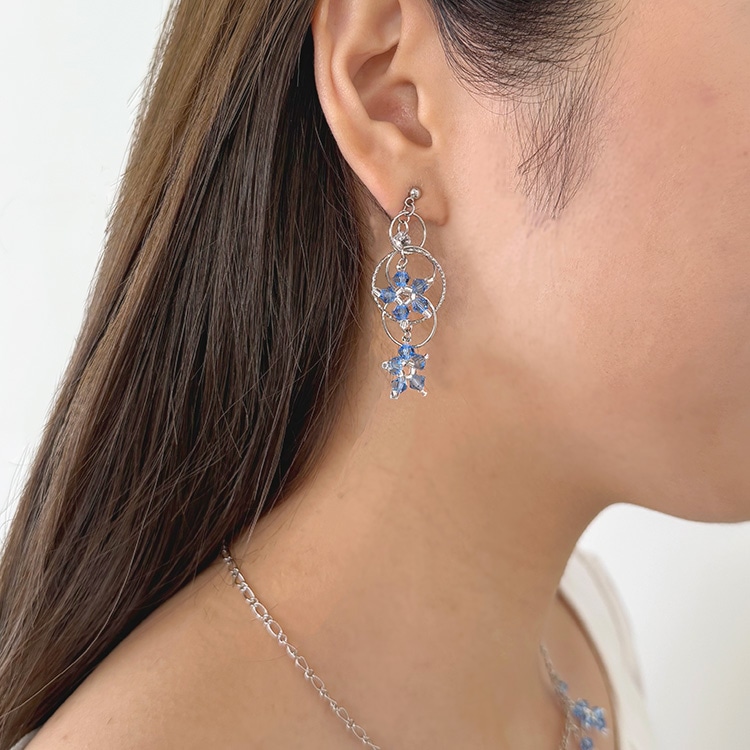 きらめきフラワーピアス | ビーズ・パーツなどのハンドメイドパーツ