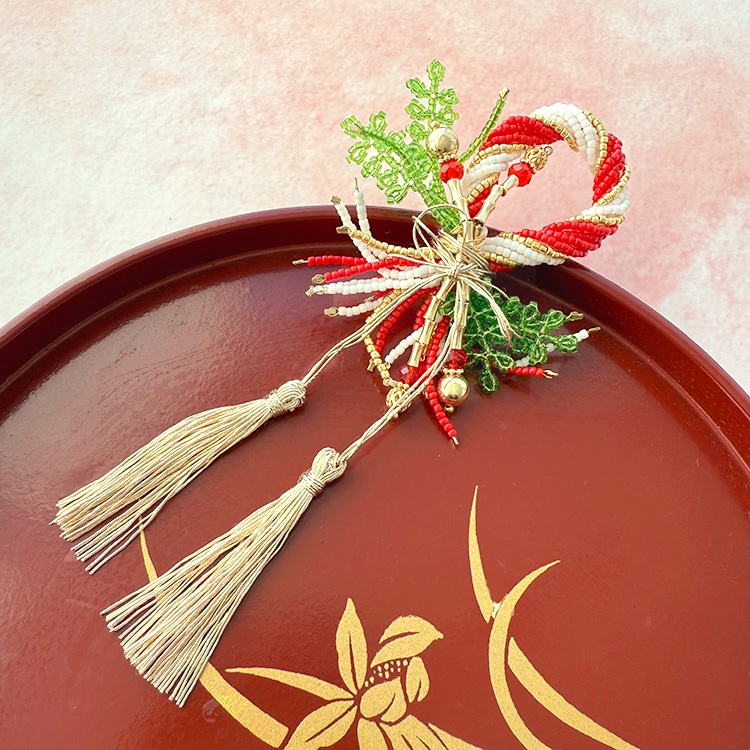 紅白のしめ縄飾り | ビーズ・パーツなどのハンドメイドパーツおよび