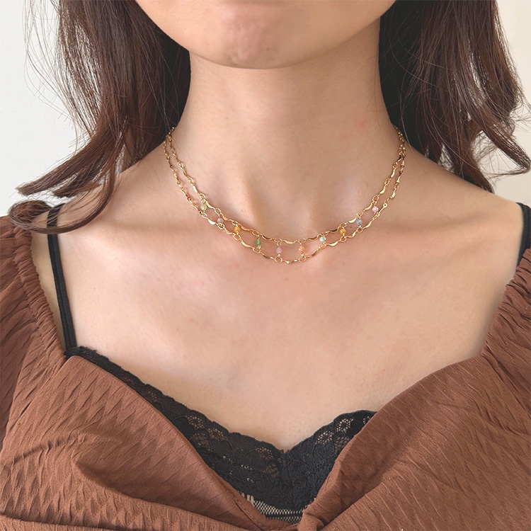 ニッケルフリーのブラックブレスレットとマルチカラーネックレス