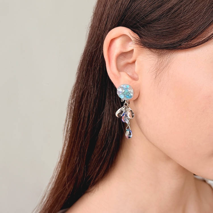 【271】青い雫のイヤリング／ピアス／レジン レジンで作る 水面揺らめく雫のイヤリング＆ピアス | ビーズ・パーツ