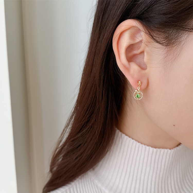 E-833) リンゴモチーフイヤリング | ビーズ・パーツなどのハンドメイド