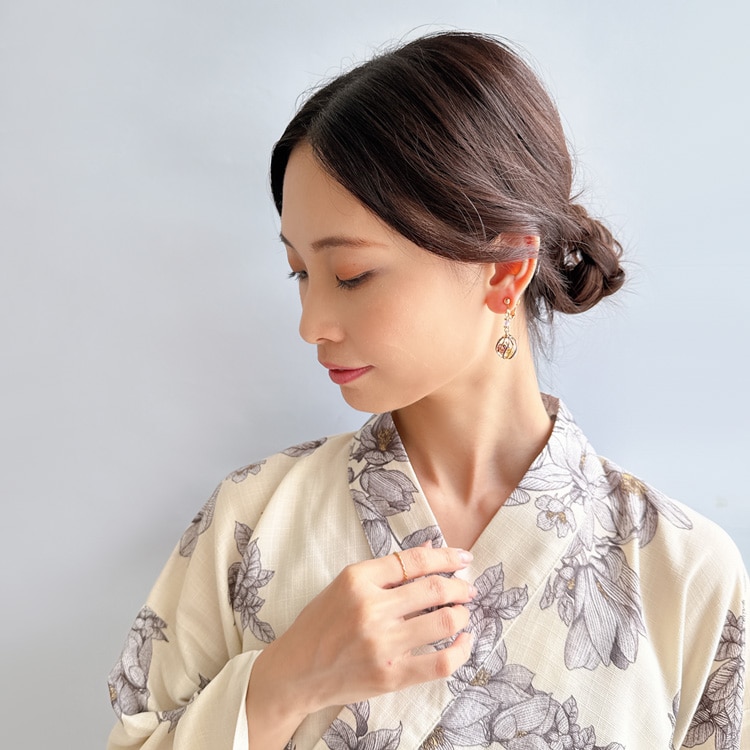 E-775) 揺れるかご飾りイヤリング | ビーズ・パーツなどのハンドメイド