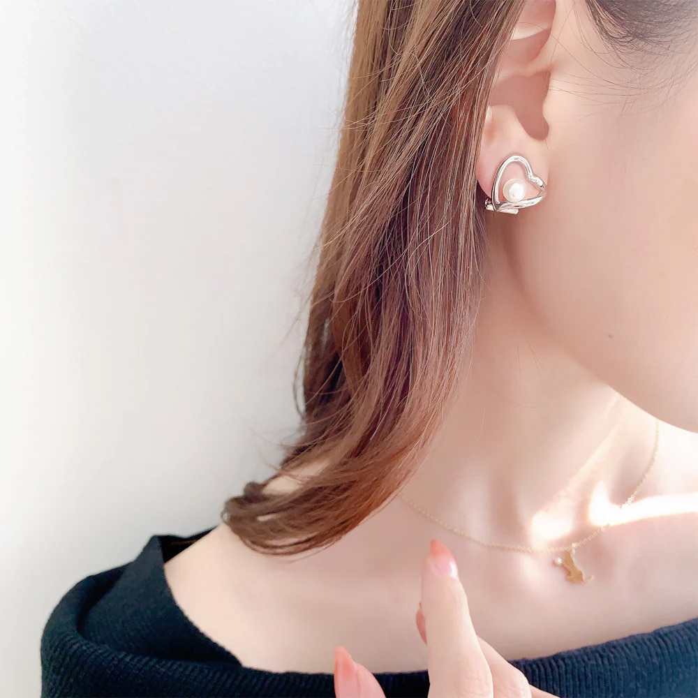 E-661) パール付ハートイヤリング | ビーズ・パーツなどのハンドメイド