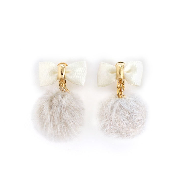 E-815) リボン×フェイクファーイヤリング | ビーズ・パーツなどの