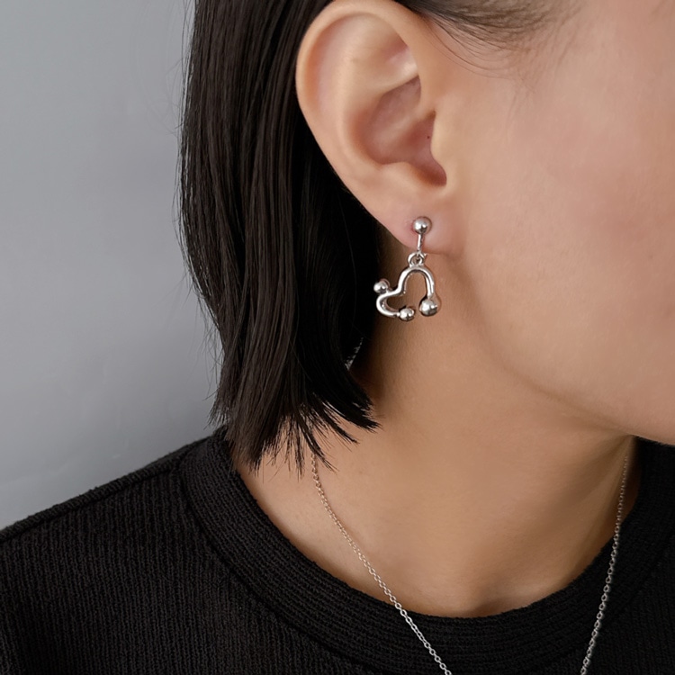 E-807) ハートイヤリング | ビーズ・パーツなどのハンドメイドパーツ