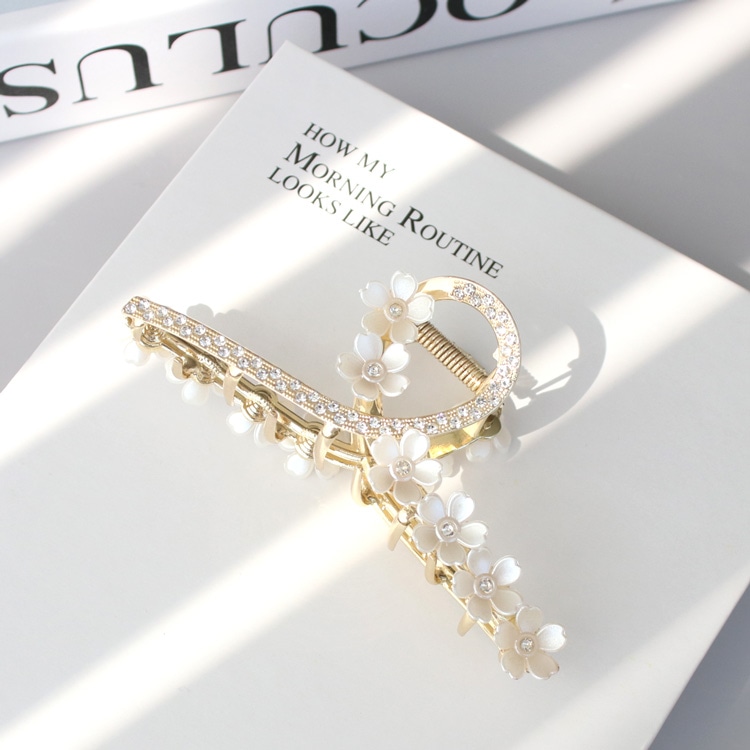 V-586) 桜×ビジューバンスクリップ | ビーズ・パーツなどの