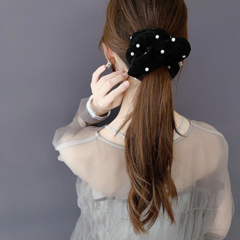 S-560) パール付ベロアシュシュ | ビーズ・パーツなどの