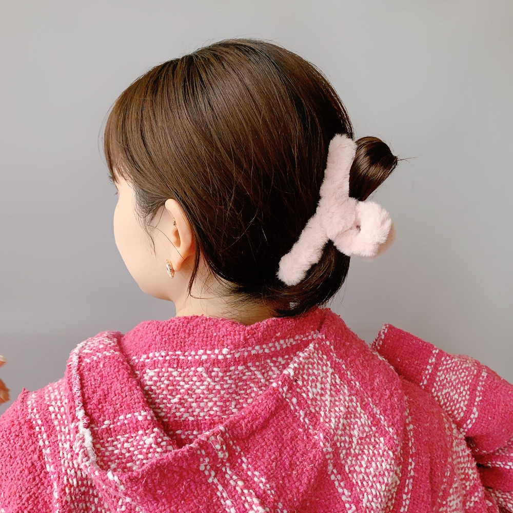 V-479) フェイクファーバンスクリップ | ビーズ・パーツなどの