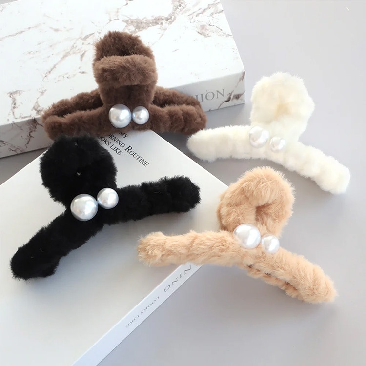 V-501) パール付フェイクファーバンスクリップ | ビーズ・パーツなどの