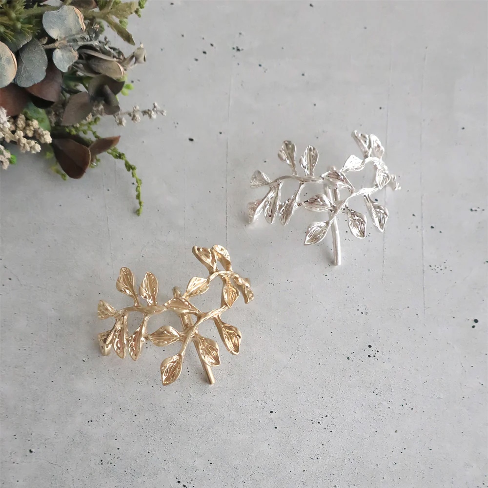 no.143 再販✩ハンドメイド✩小さくても存在感のあるポニーフック2点