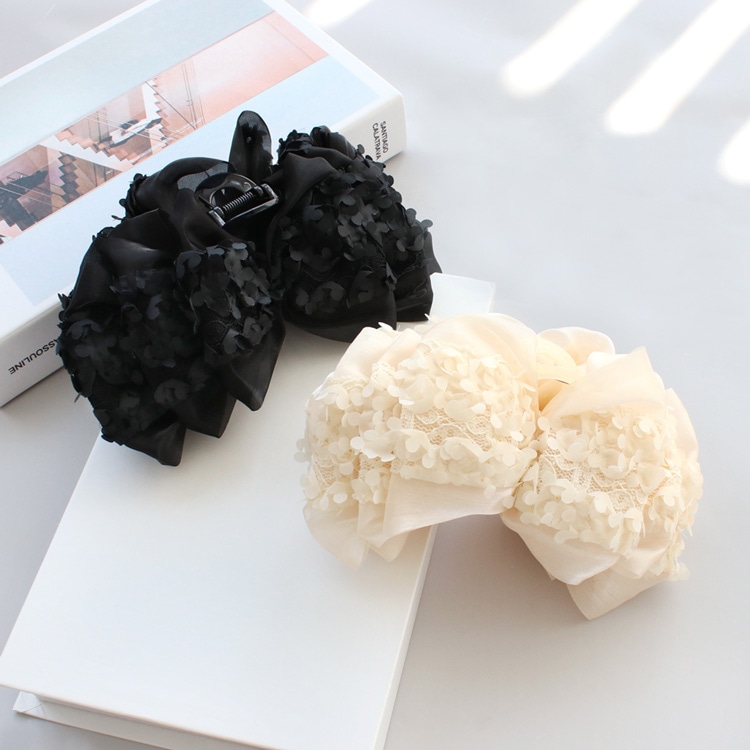 ハンドメイドピアス3363 お花のピアス 〈ハンドメイド〉