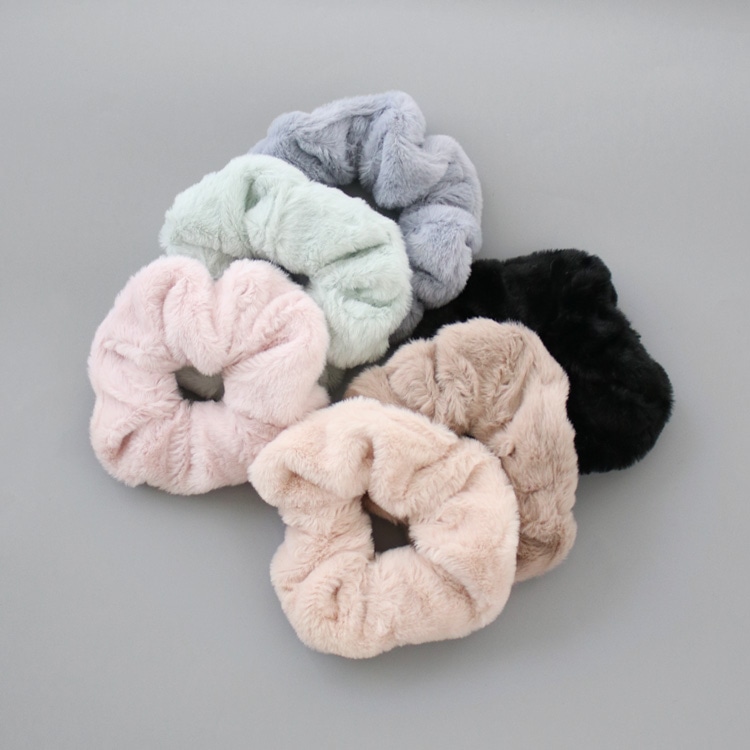 ボリュームたっぷりファーシュシュ⤴︎︎⤴︎︎ カボション＆リング ボリュームたっぷりファーシュシュ⤴︎︎⤴︎︎ カボション＆リング