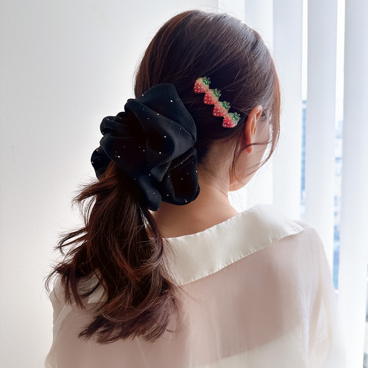 C-427) ぷっくりいちごクリップ | ビーズ・パーツなどのハンドメイド