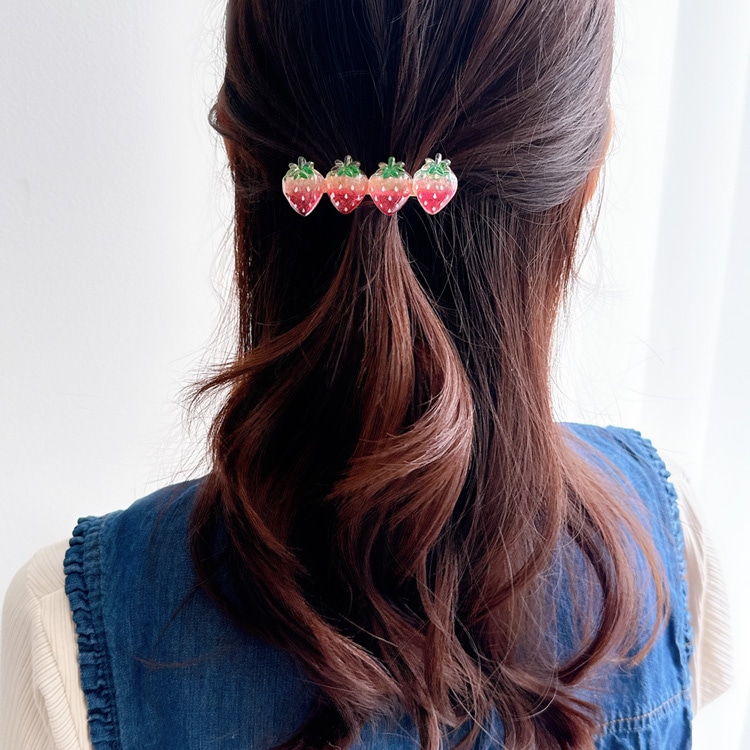 C-427) ぷっくりいちごクリップ | ビーズ・パーツなどのハンドメイド