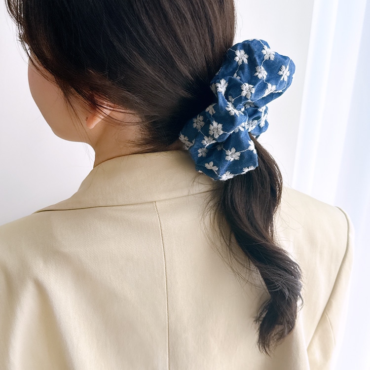 S-735) フラワー刺繍デニムシュシュ | ビーズ・パーツなどの