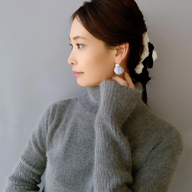 E-689) フェイクファー樹脂イヤリング | ビーズ・パーツなどの