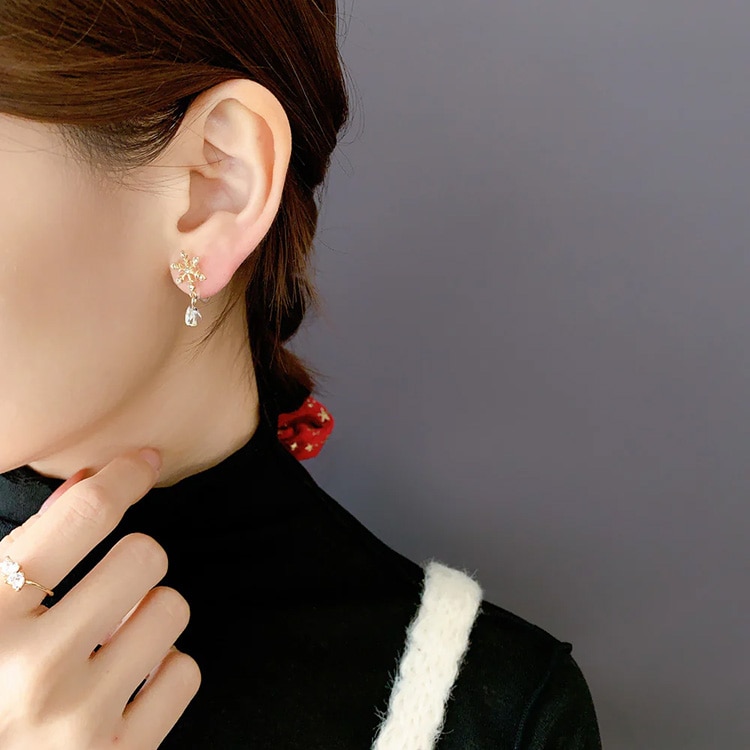 雪だるまイヤリング スノーフレークイヤリング レディース 925スターリングシルバー 冬 レッド クリスマス ダングルイヤリング ク 雪の結晶と鹿  ピアス クリスマスイヤリング スノーフレーク ピアス 秋と冬 クリスマス アクセサリー | 卸売・ 問屋・仕入れの専門サイト ... 925スターリングシルバー クリスタル スノーフレーク スタッドピアス ペアで販売