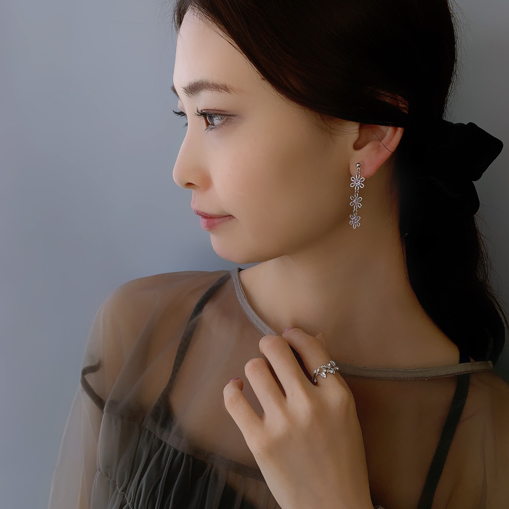 Valeri専用ページ E-723) フラワーモチーフ樹脂イヤリング | ビーズ・パーツなどの