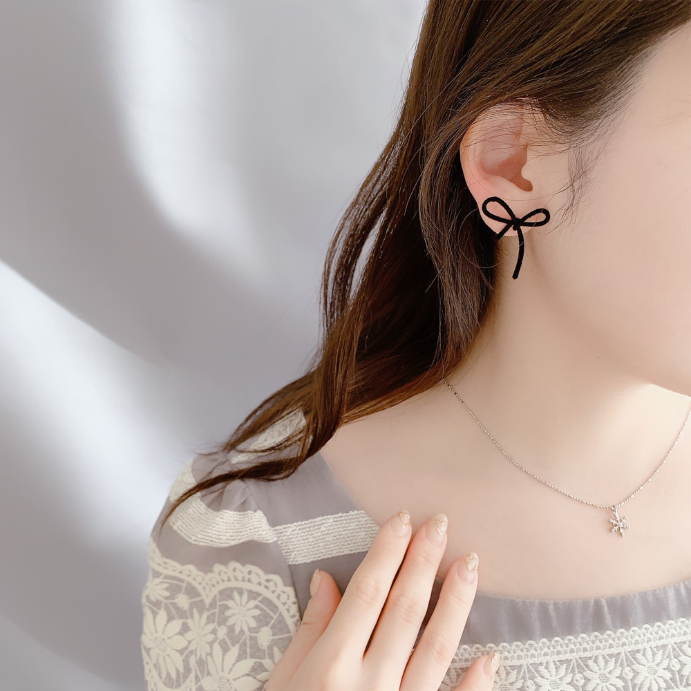 P-1016) ベロアリボン樹脂ピアス | ビーズ・パーツなどのハンドメイド