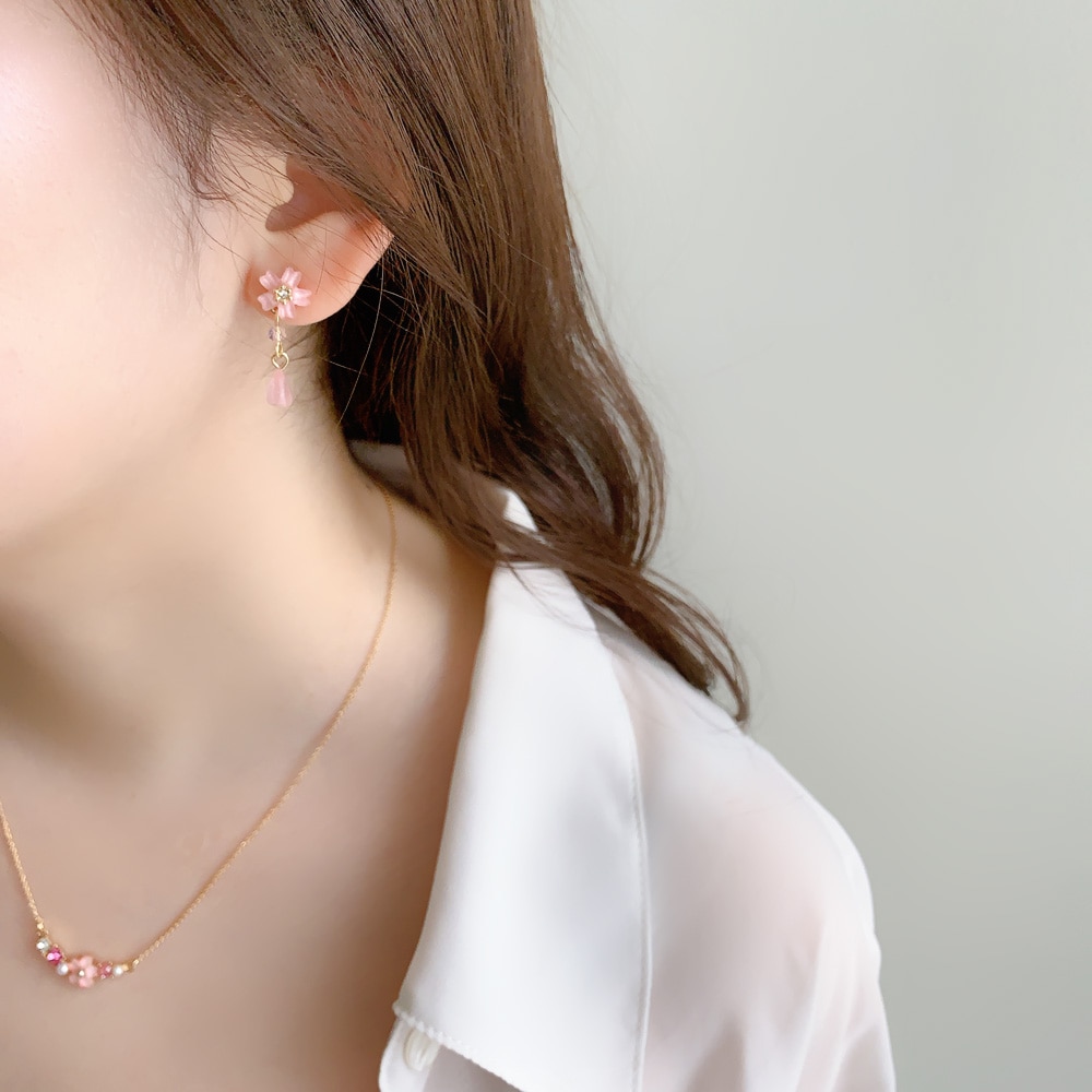 P-1070) 桜モチーフ樹脂ピアス | ビーズ・パーツなどのハンドメイド