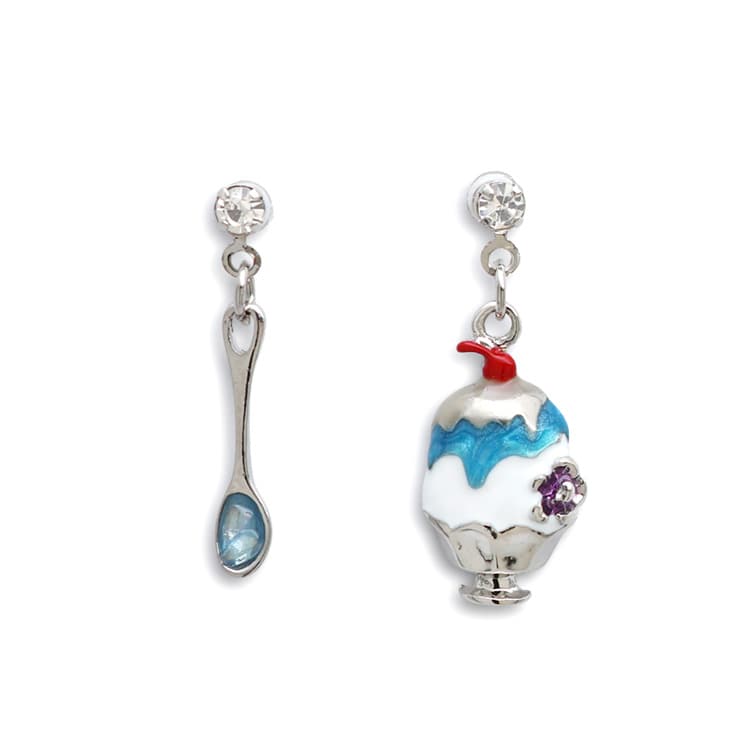 P-1237) かき氷樹脂ピアス / ブルーハワイ | ビーズ・パーツなどの