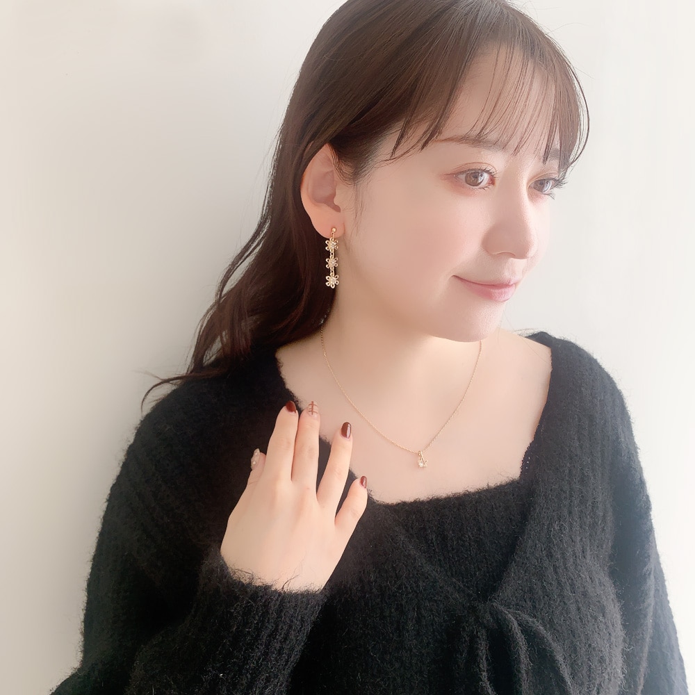 P-1035) フラワーモチーフ樹脂ピアス | ビーズ・パーツなどの