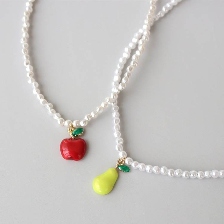 りんごちゃんです　チェコビーズネックレス&ピアス　グリーン系　ハンドメイド t051-2.jpg