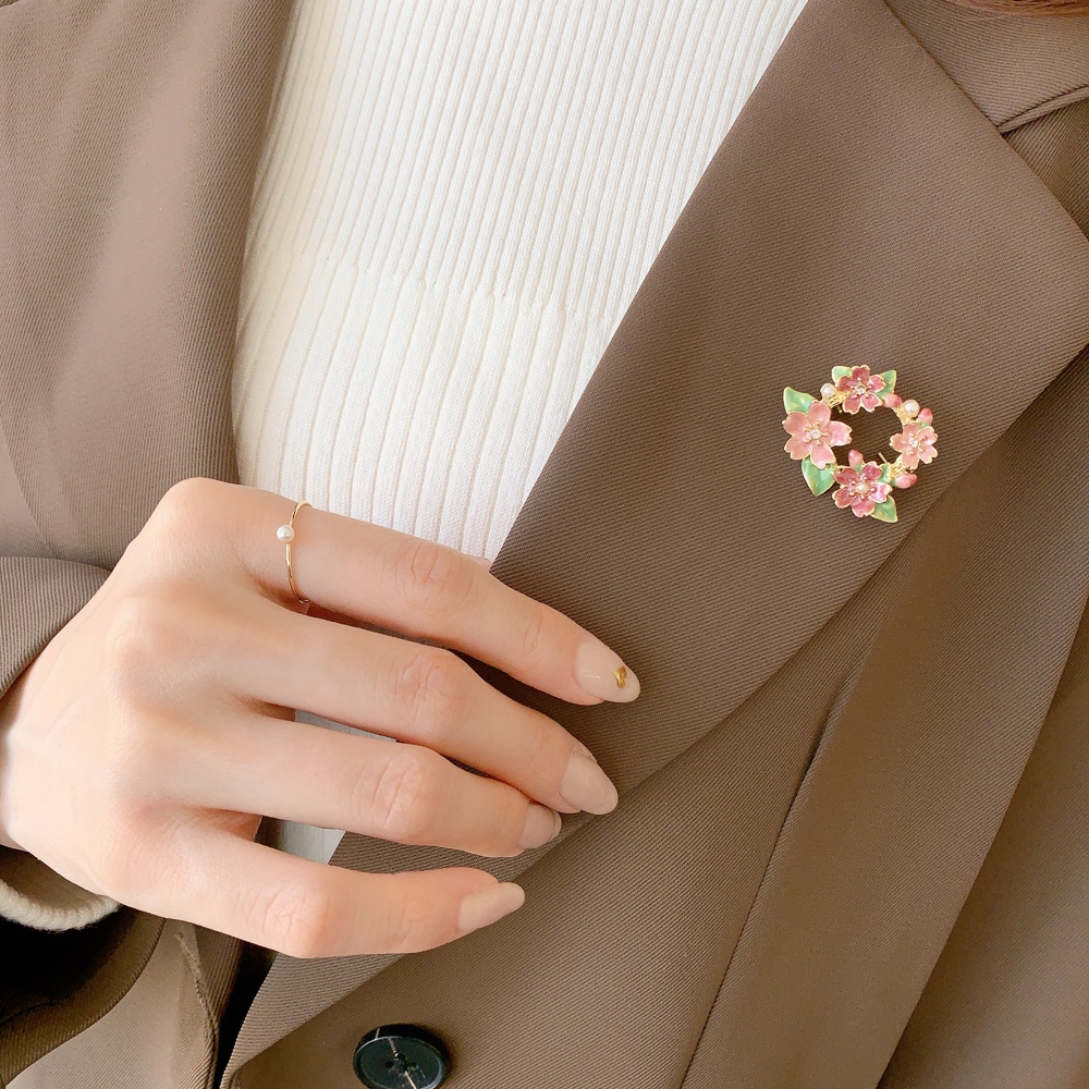 C-349) 桜モチーフブローチ | ビーズ・パーツなどのハンドメイドパーツ