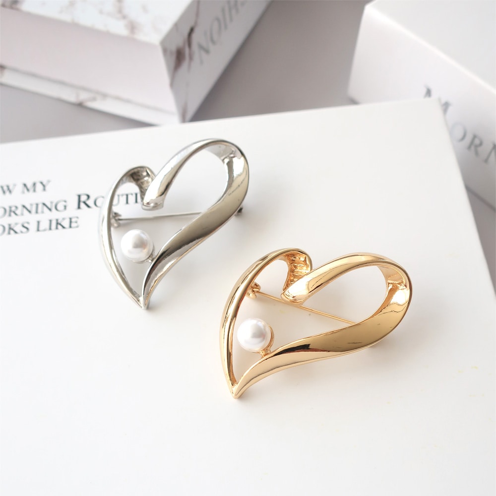 C-277) パール付ハートブローチ | ビーズ・パーツなどのハンドメイド