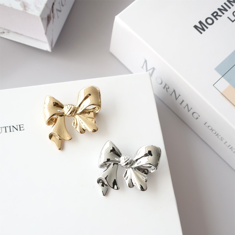 Rene ルネ リボンブローチ  ２個セット 日本橋三越本店限定 新品未使用 Rene ルネ クリスタル リボン ブローチ Rene ルネ クリスタル リボン