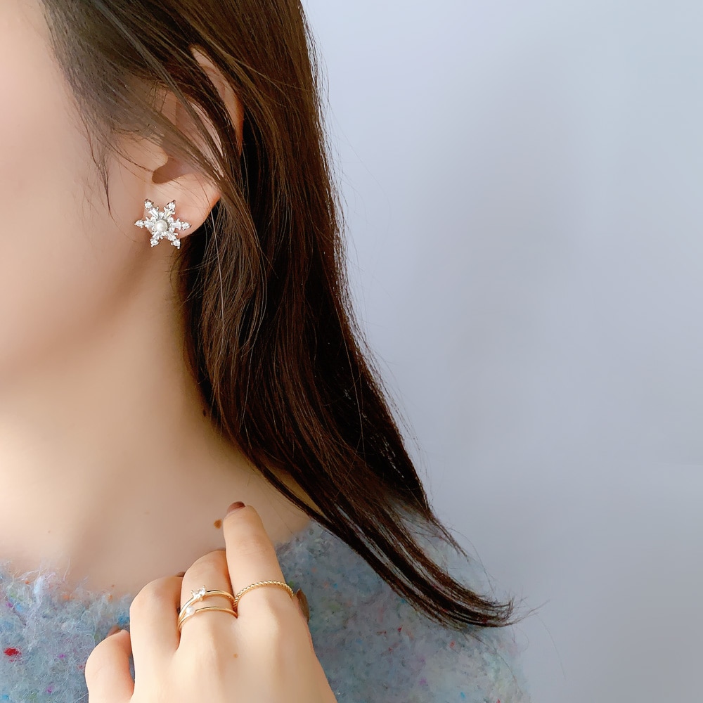 P-995) パール付スノークリスタルチタンピアス / キュービック