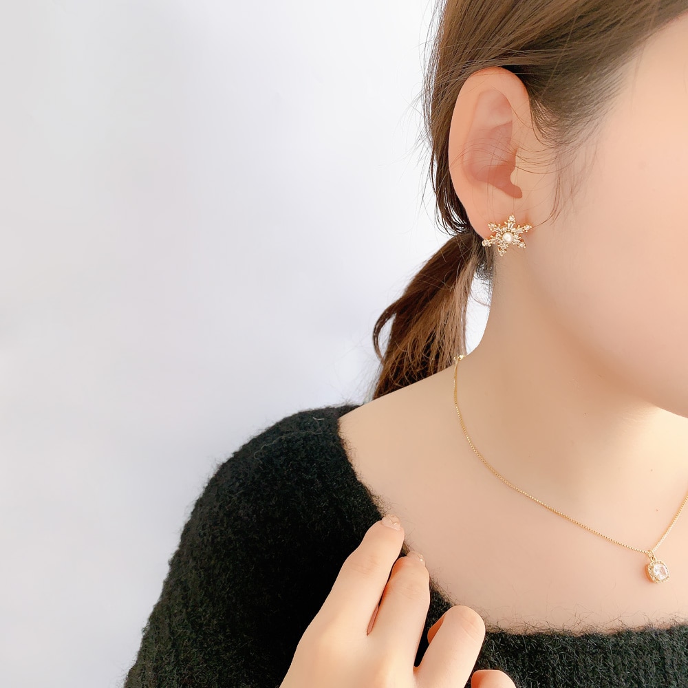 P-995) パール付スノークリスタルチタンピアス / キュービック