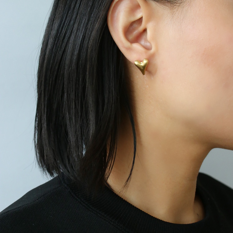 P-1189) マットハートチタンピアス | ビーズ・パーツなどの