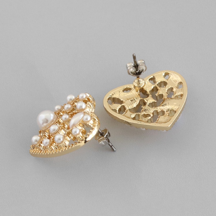 P-1191) 透かしパールハートチタンピアス | ビーズ・パーツなどの