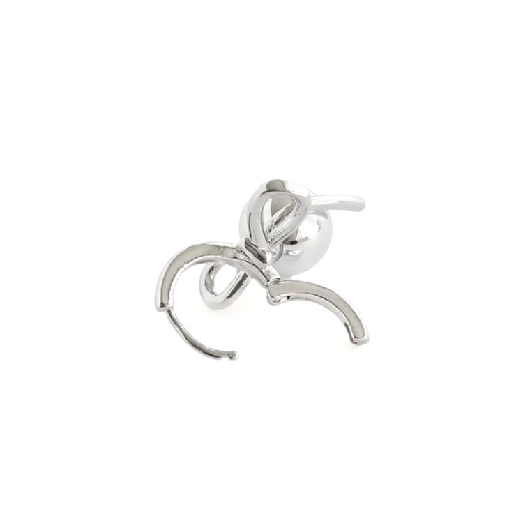 P-1181) リボン×メタルボールピアス | ビーズ・パーツなどの
