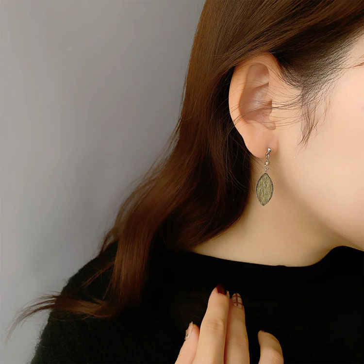 P-1014) ファーデザインチタンピアス | ビーズ・パーツなどの 