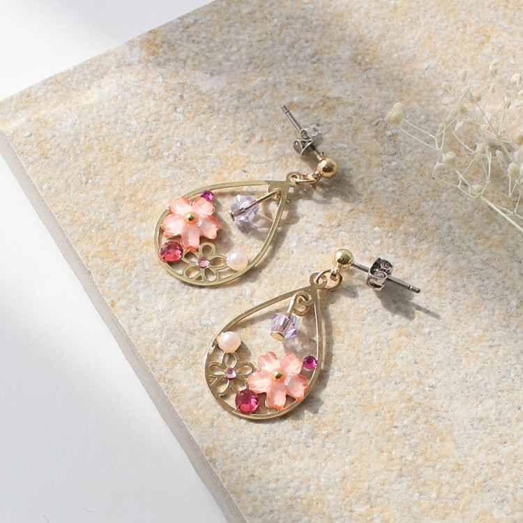 P-1193) 桜ドロップチタンピアス | ビーズ・パーツなどのハンドメイド