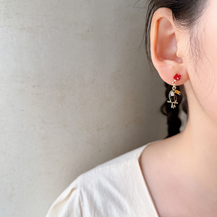 P-1095) オオハシチタンピアス | ビーズ・パーツなどのハンドメイド