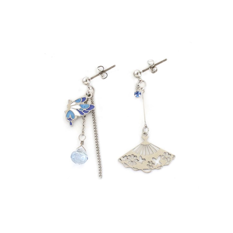 P-1139) 扇子×バタフライチタンピアス | ビーズ・パーツなどの