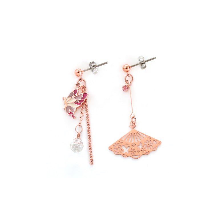 P-1139) 扇子×バタフライチタンピアス | ビーズ・パーツなどの