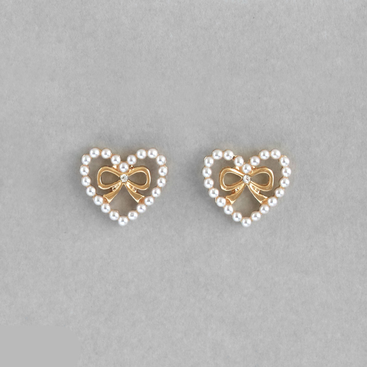 P-1166) パールハート×リボンチタンピアス | ビーズ・パーツなどの 