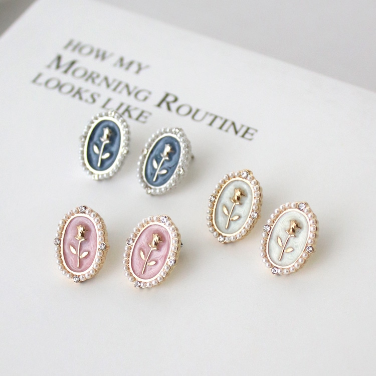 P-1149) クラシカルオーバルチタンピアス / フラワー | ビーズ・パーツ