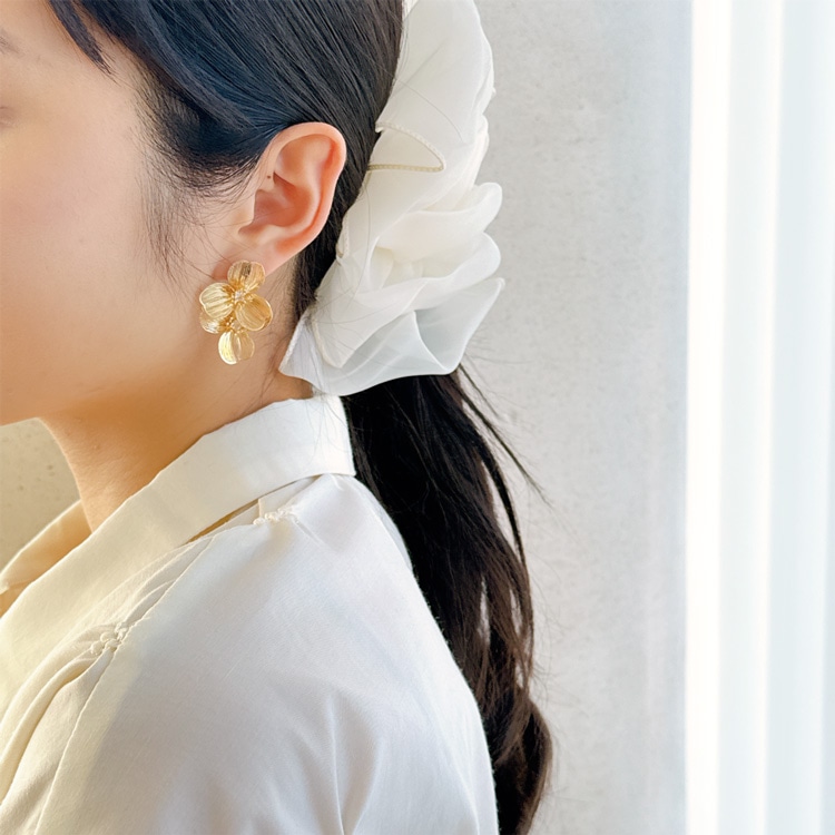 P-1203) 透かしフラワーチタンピアス / キュービックジルコニア