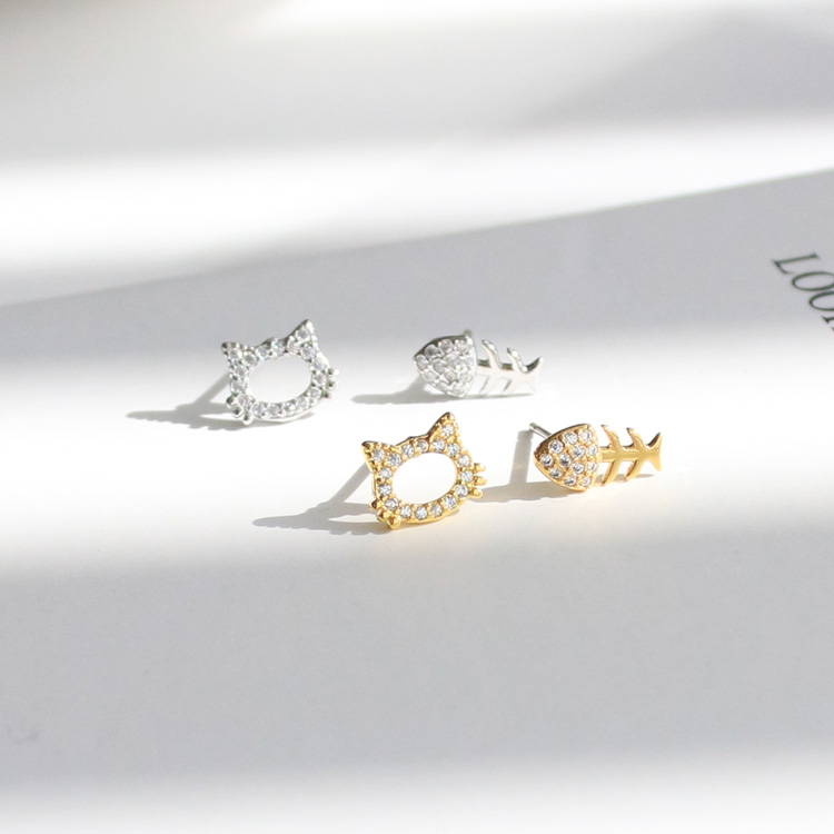 P-1200) ネコ×魚チタンピアス / キュービックジルコニア | ビーズ