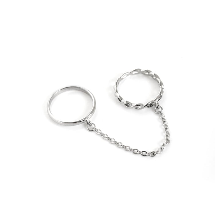 ハンドメイドリング DECOvienya（デコヴィーニャ） 手作りアクセサリー 巣穴のモモンガ