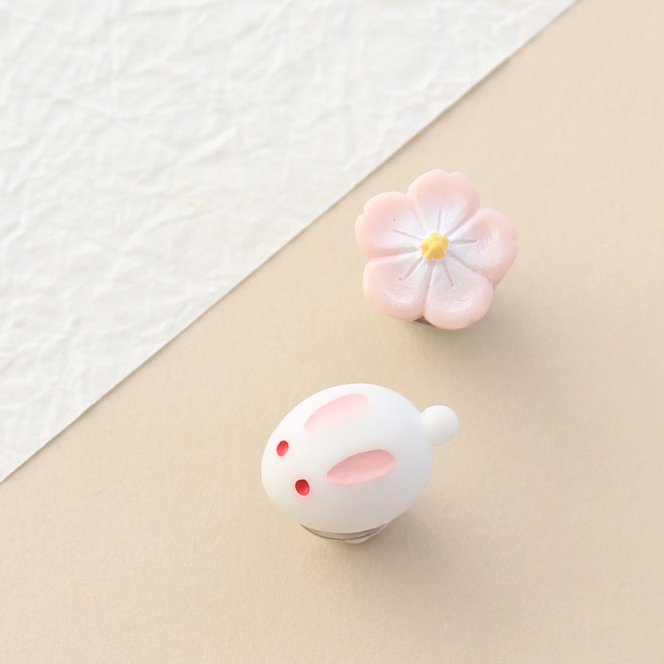 C-407) うさぎ×桜セットブローチ | ビーズ・パーツなどのハンドメイド