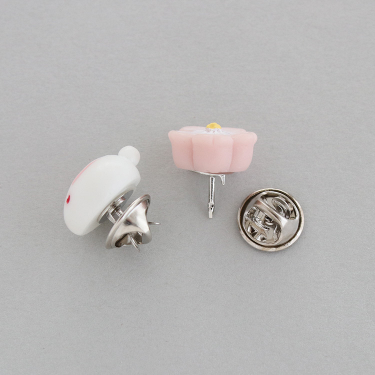 C-407) うさぎ×桜セットブローチ | ビーズ・パーツなどのハンドメイド
