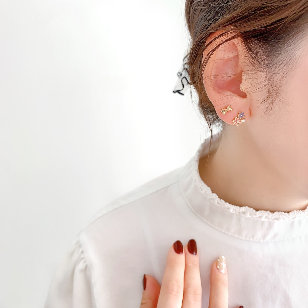 P-1072) ウサギ×フラワーセットチタンピアス | ビーズ・パーツなどの